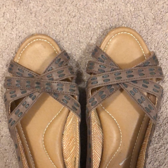 Fossil Leather Open Toe Flats - Picture 4 of 9